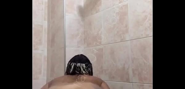  Narizinho trans dançando pela no banheiro, narizinho shemale Brazilian dancing naked in the bathroom.